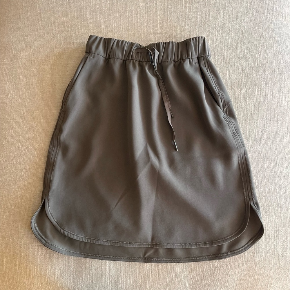 Perfect condition lululemon Olive green tennis skirt size 4
